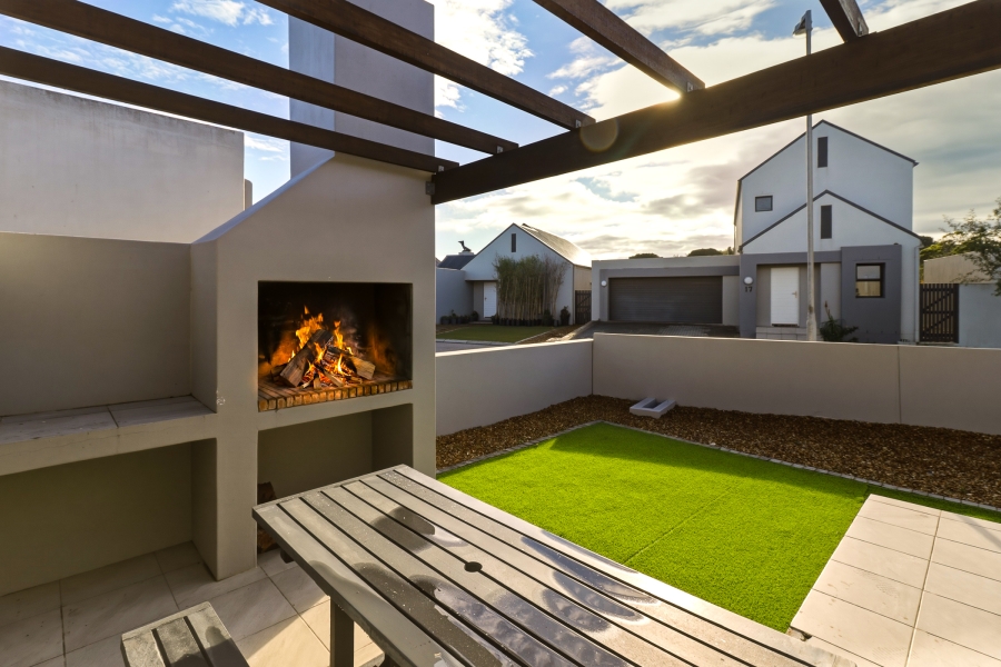 3 Bedroom Property for Sale in Aan de Wijnlanden Western Cape